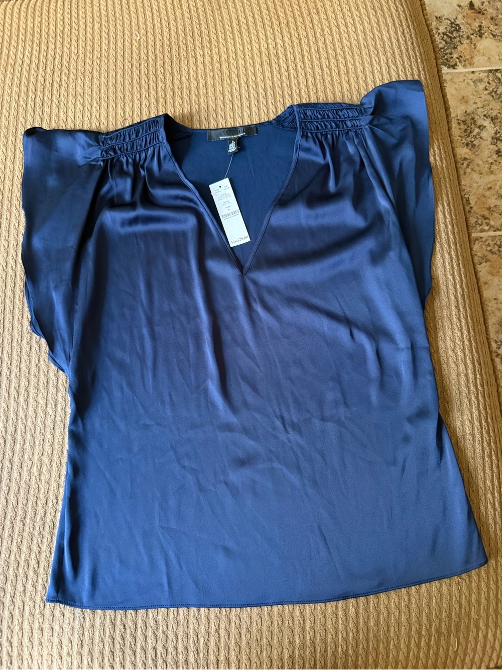 NWT WHITE HOUSE BLACK MARKET Women's Navy V-Neck Blouse Shirred Shoulders SIZE S